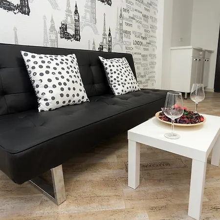 Imperial City Center - 1 Bedroom Apartmán